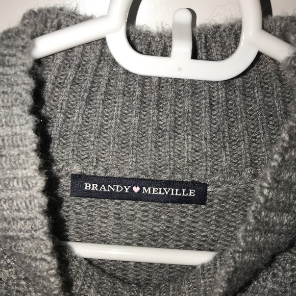 Brandy Melville sweater - Picture 2 of 4